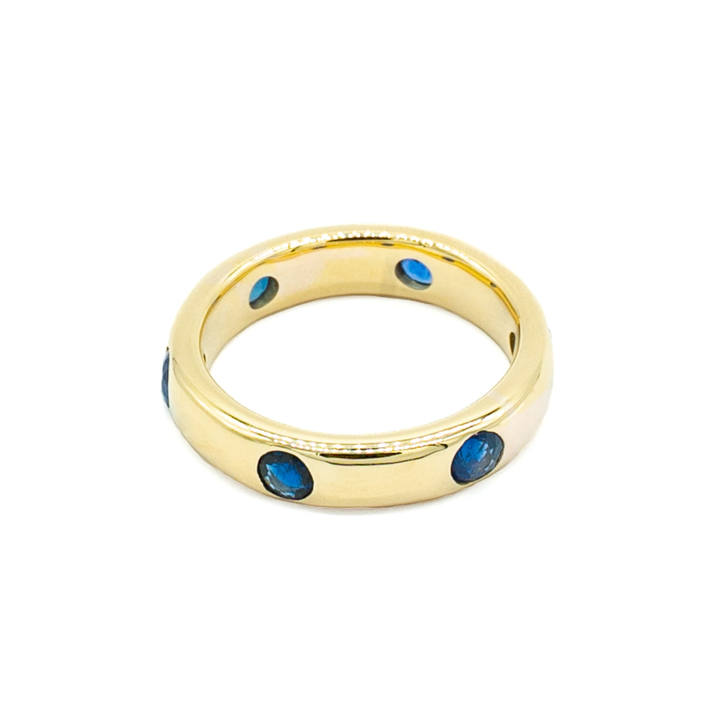 Stunning 12ct gold eternity ring set with six beautiful blue faceted sapphires.