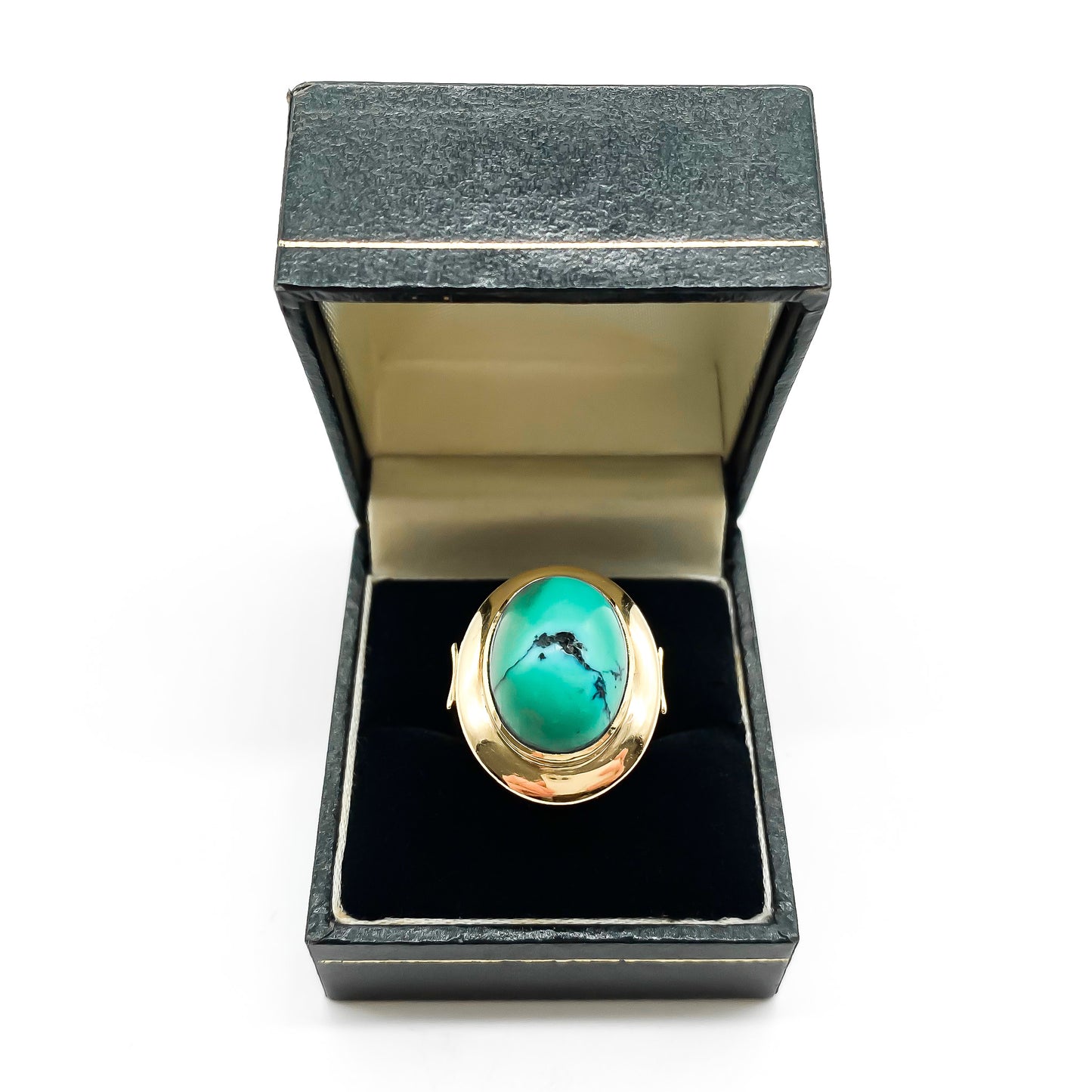 Stylish 14ct rose gold vintage ring set with a beautiful oval turquoise cabochon. Circa 1940’s