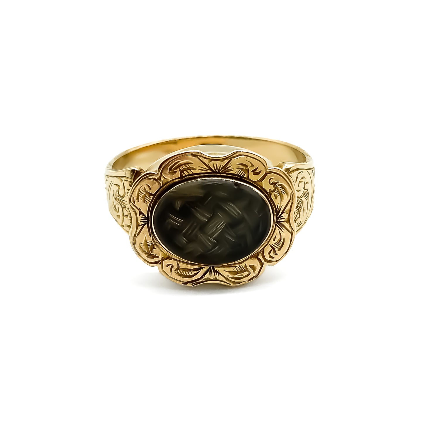 Beautifully engraved 15ct rose gold Victorian mourning ring with plaited hair behind bevelled glass.