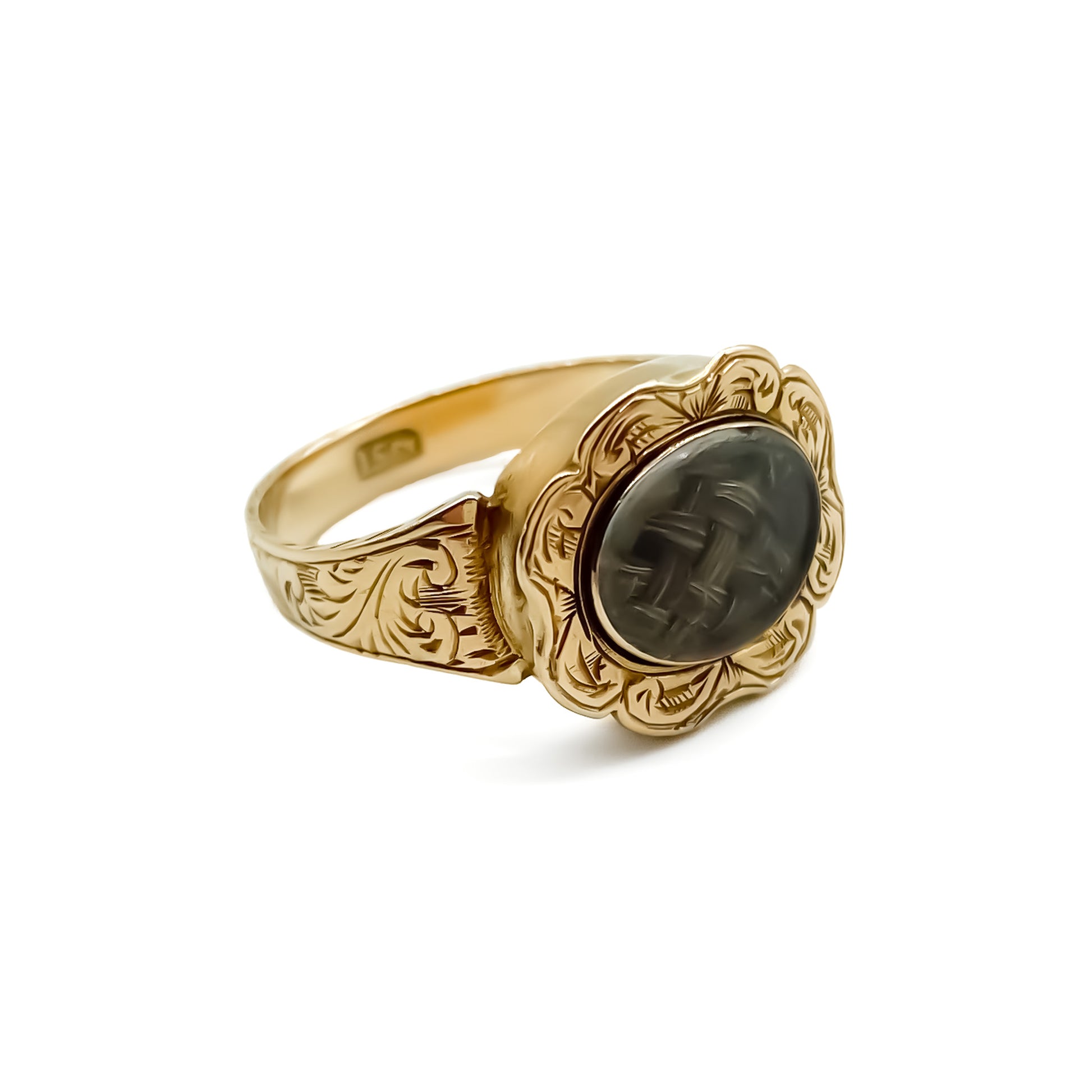 Beautifully engraved 15ct rose gold Victorian mourning ring with plaited hair behind bevelled glass.