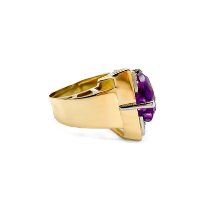 Very stylish 18ct gold ring set with a beautifully faceted pear-shaped amethyst and two small diamonds. Circa 1970's