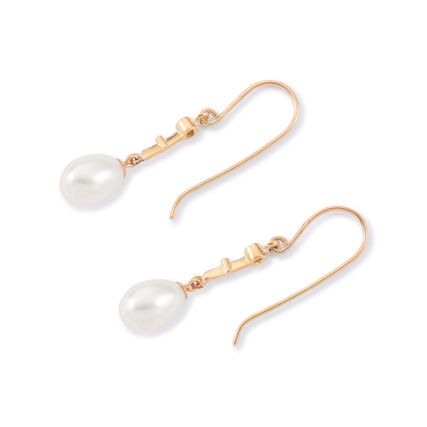 Delicate vintage 18ct gold dangling earrings, each set with a mine cut diamond and a lustrous pearl drop.