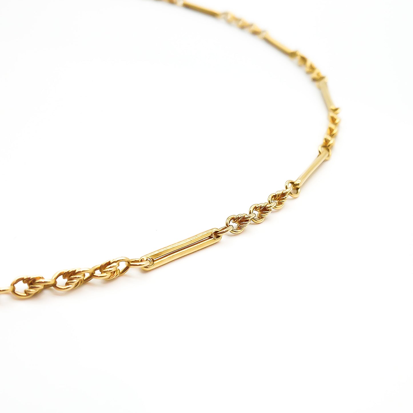 Stylish 18ct yellow gold fancy link chain. Circa 1930’s