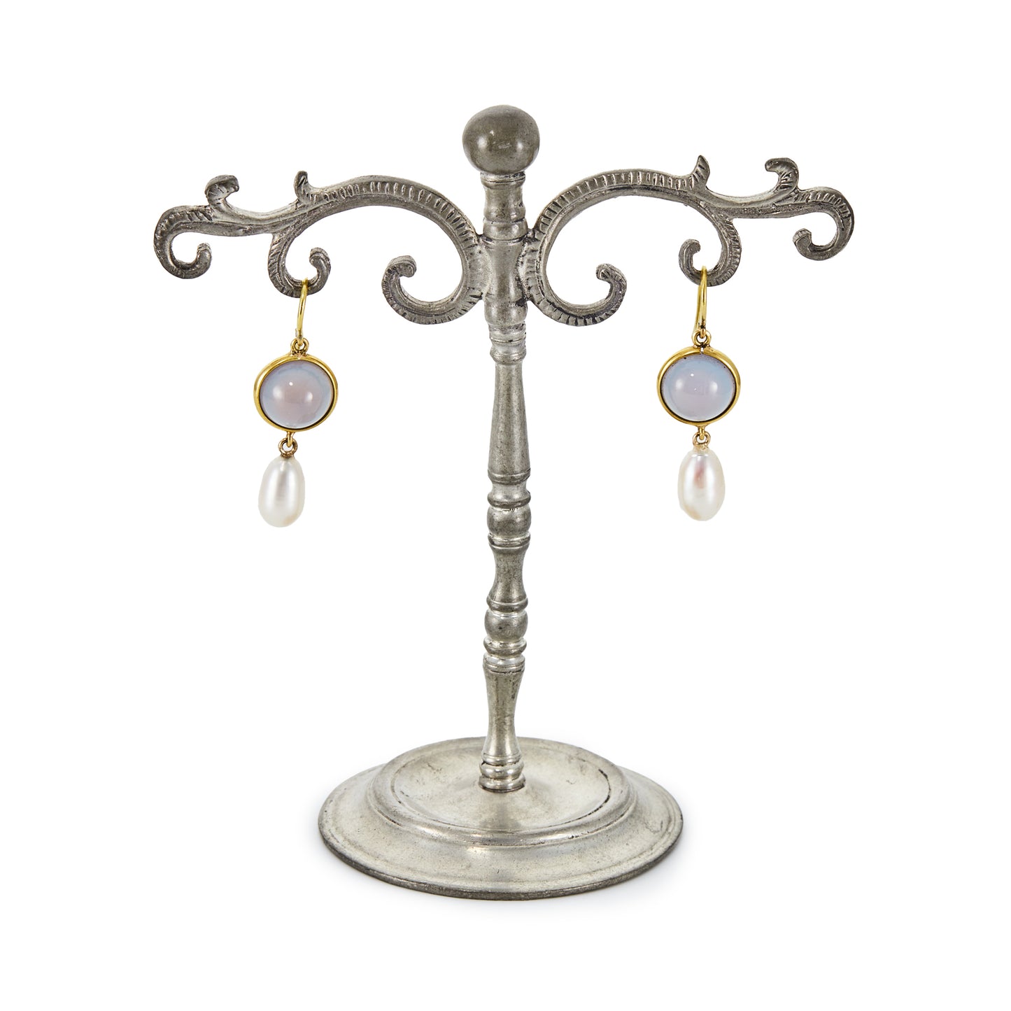 Beautiful vintage 18ct gold drop earrings, each set with a cabochon moonstone and a pearl drop. Shepherd hooks.