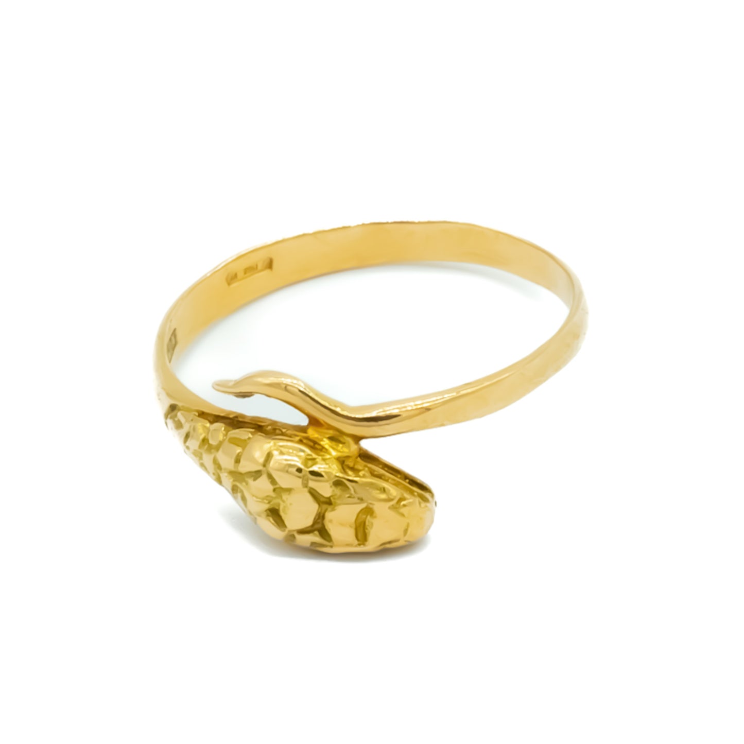 Lovely vintage 18ct yellow gold serpent ring with a textured head. Italy