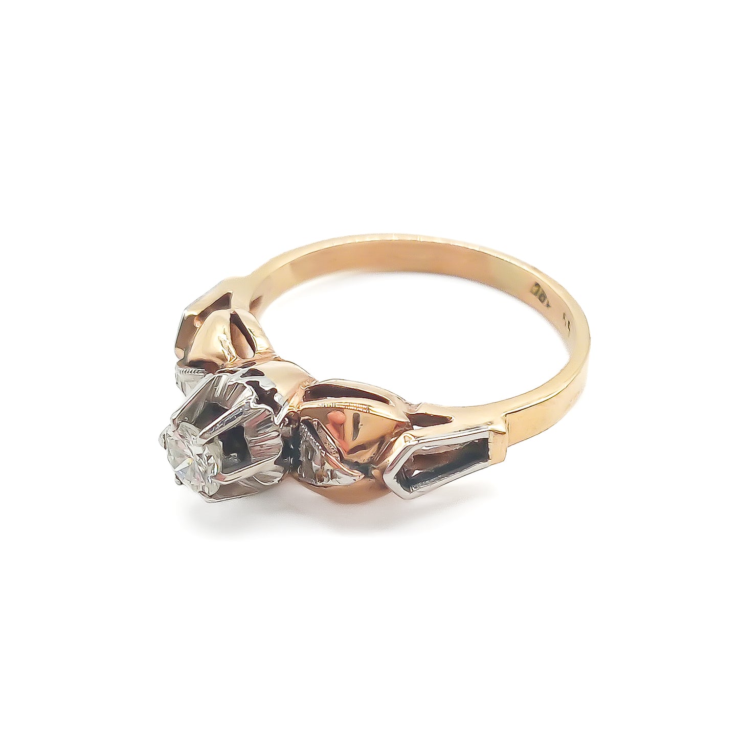 Pretty 18ct rose and white gold ring set with an old-cut diamond. Argentina