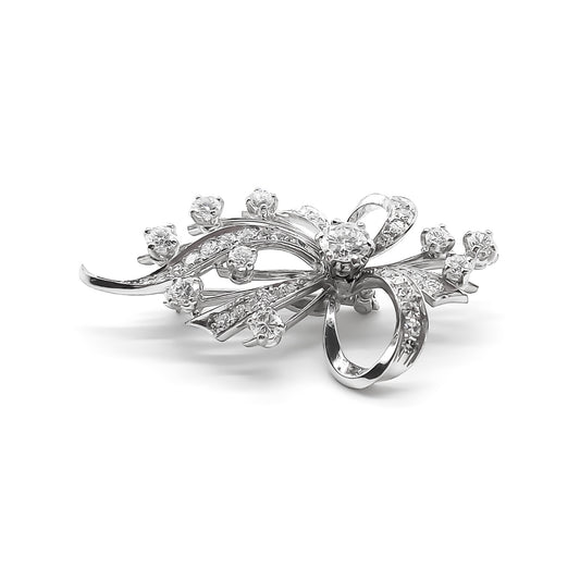 Exquisite 18ct white gold diamond brooch. A real statement piece! Circa 1940’s