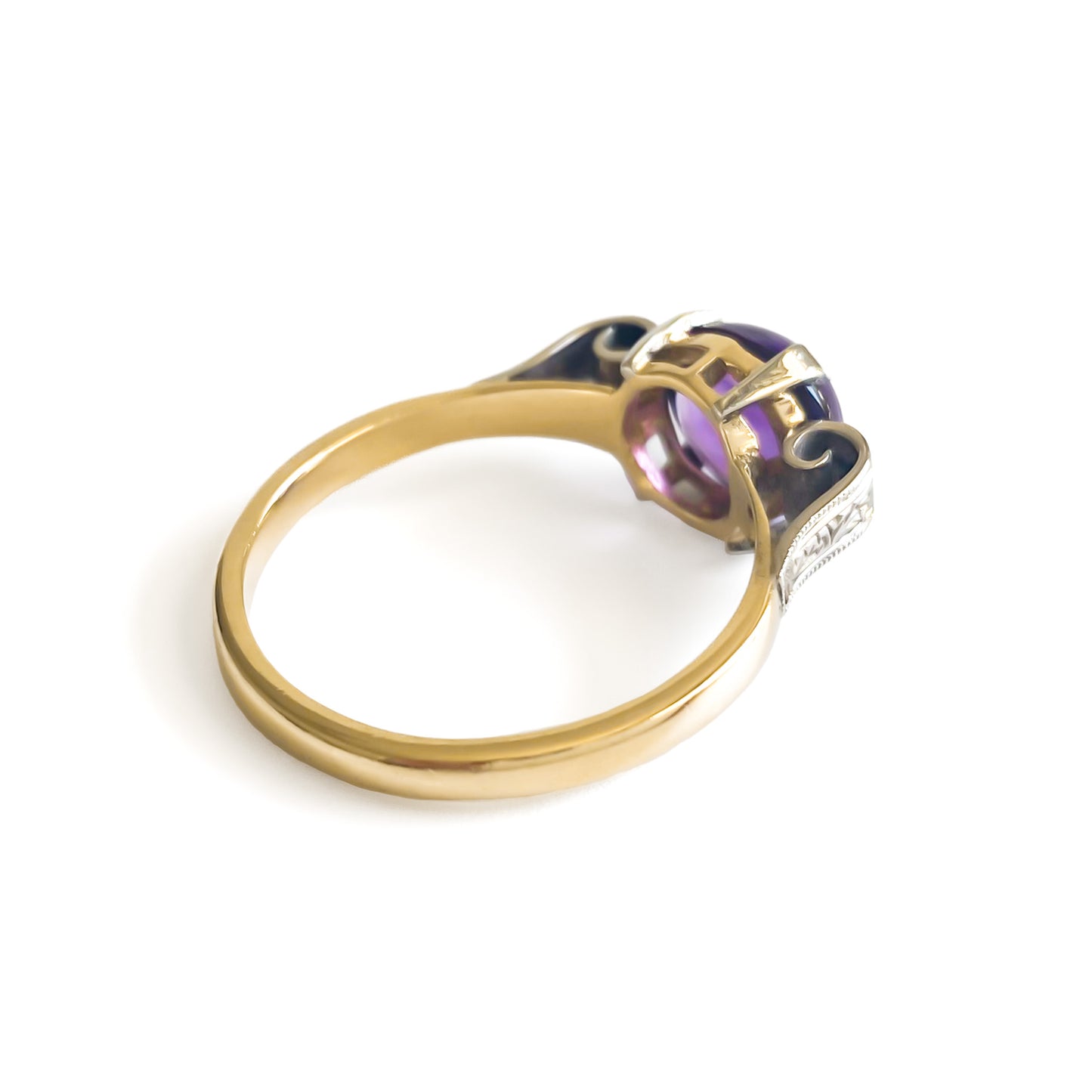 Lovely 9ct yellow gold Art Deco ring set with a round cabochon amethyst. Beautifully engraved 9ct white gold shoulders. Circa 1920’s