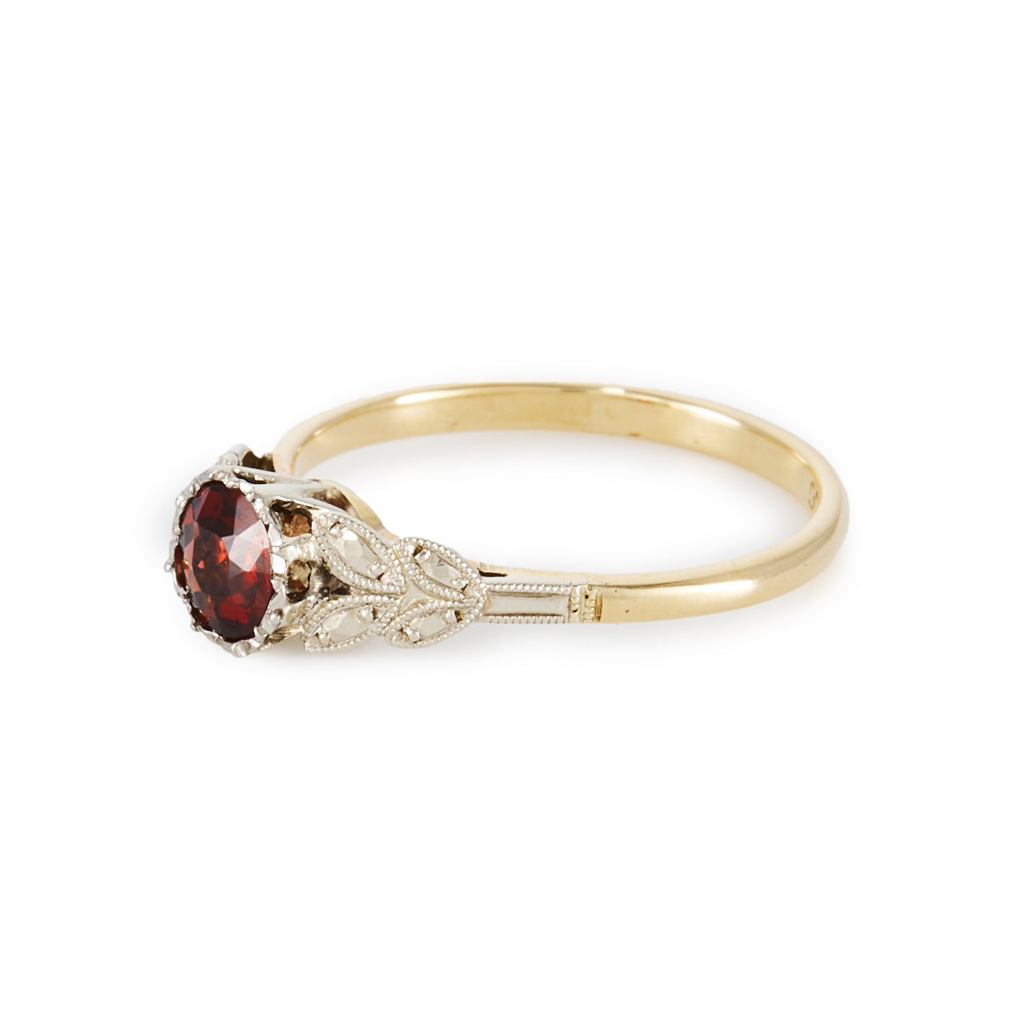 Pretty 9ct gold ring with a beautiful deep red garnet in a 9ct white gold setting with leaf detail, complemented by a yellow gold shank.