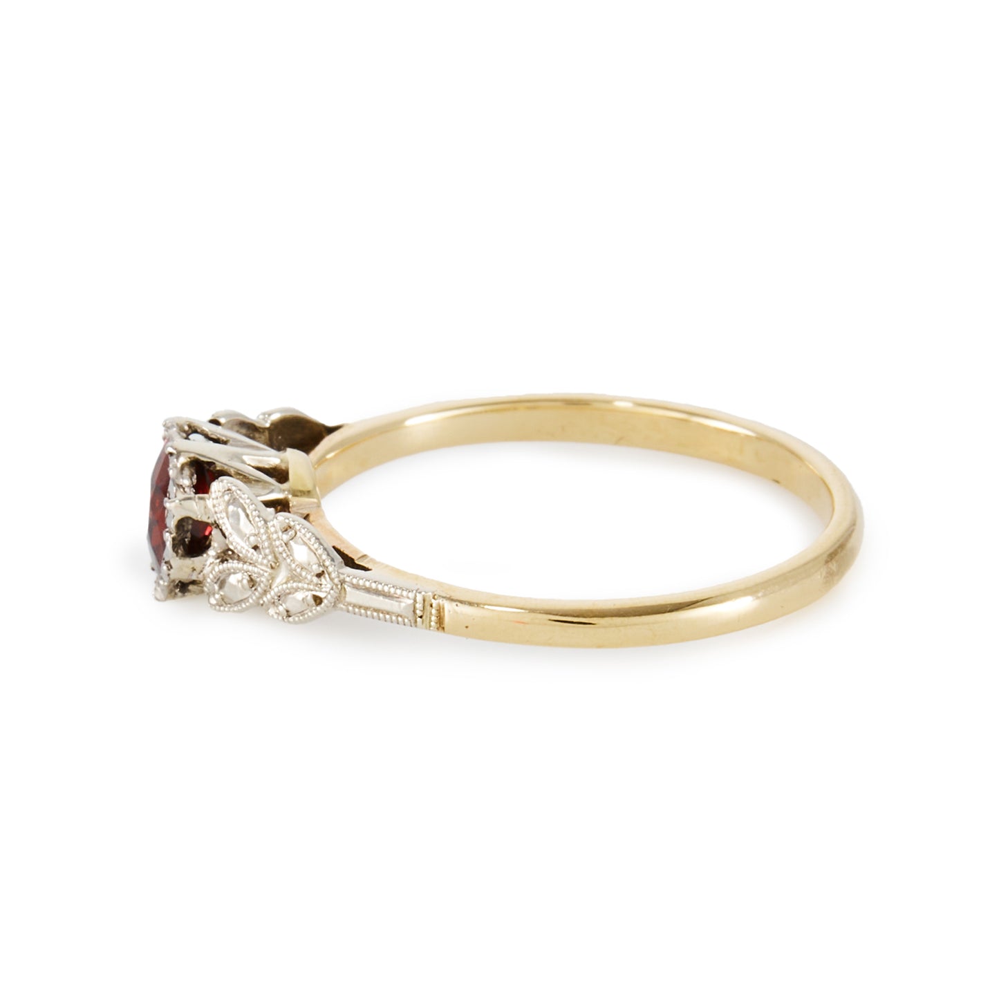 Pretty 9ct gold ring with a beautiful deep red garnet in a 9ct white gold setting with leaf detail, complemented by a yellow gold shank.
