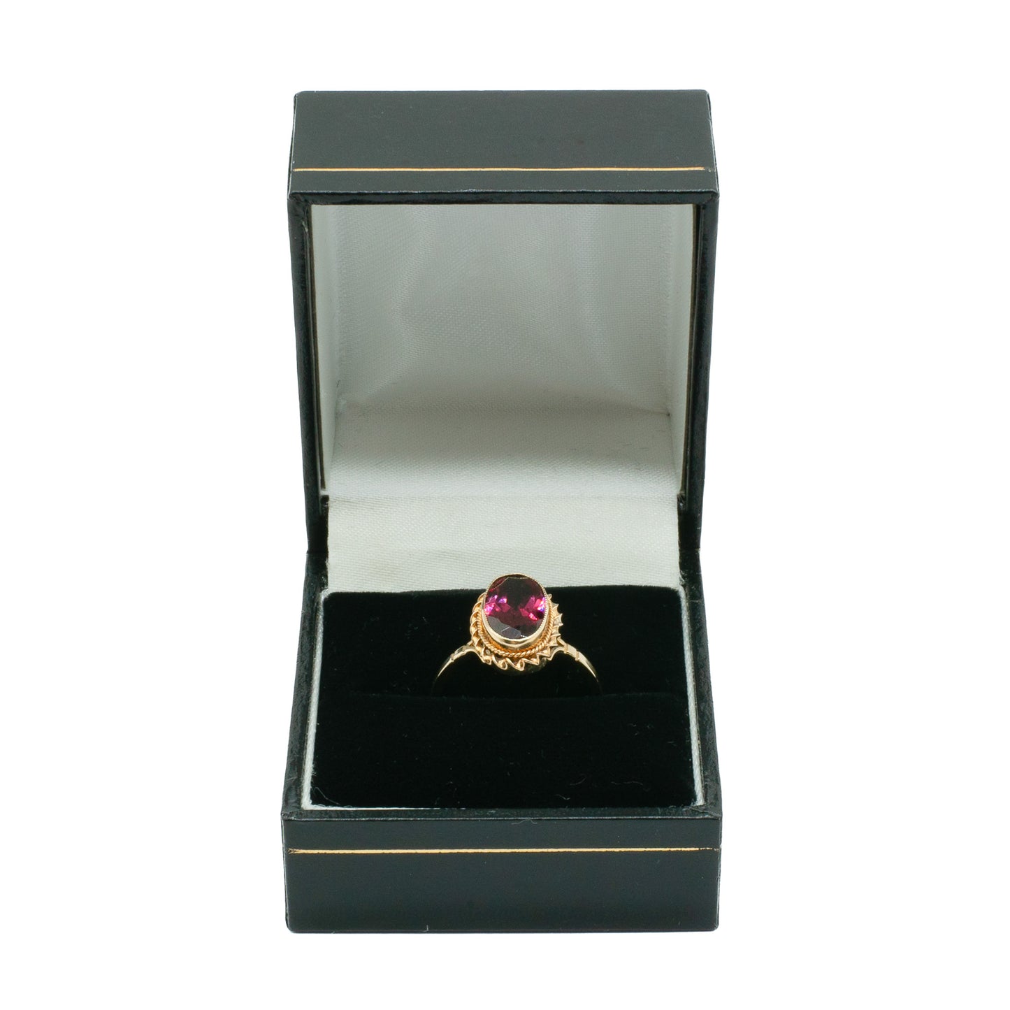 Classic 9ct yellow gold ring with beautifully faceted almandine garnet.  Circa 1940’s