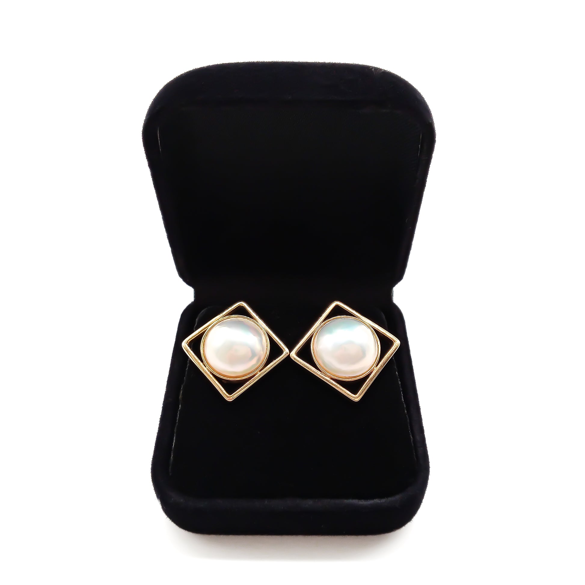 Classic 9ct gold stud earrings set with lustrous mabé pearls.