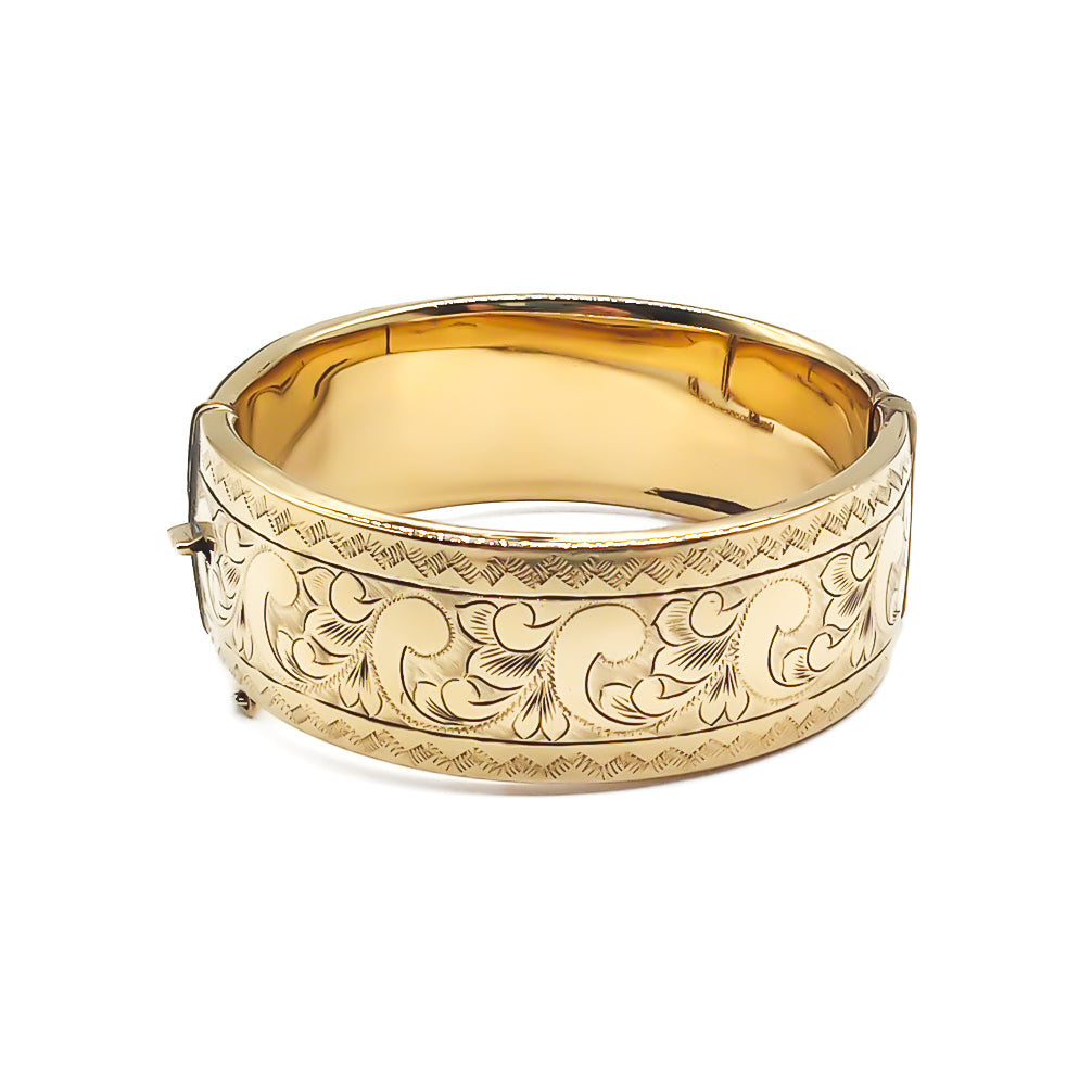 Stunning 9ct gold metal core bangle with beautiful engraving. Circa 1940’s