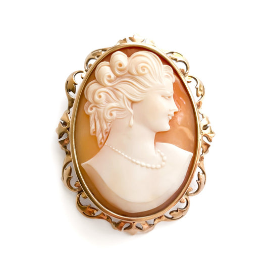Beautifully carved cameo set in an ornate 9ct rose gold frame. Circa 1940’s