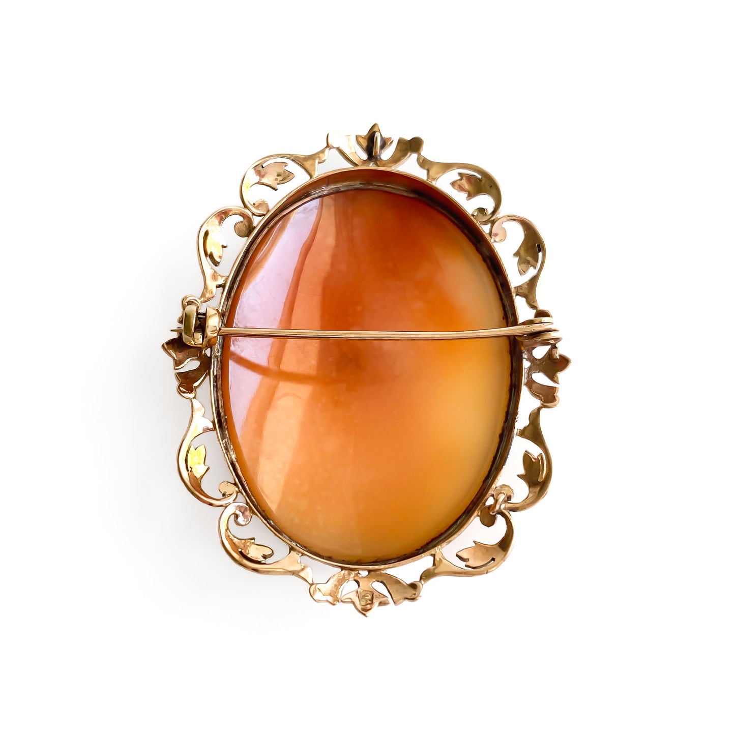 Beautifully carved cameo set in an ornate 9ct rose gold frame. Circa 1940’s