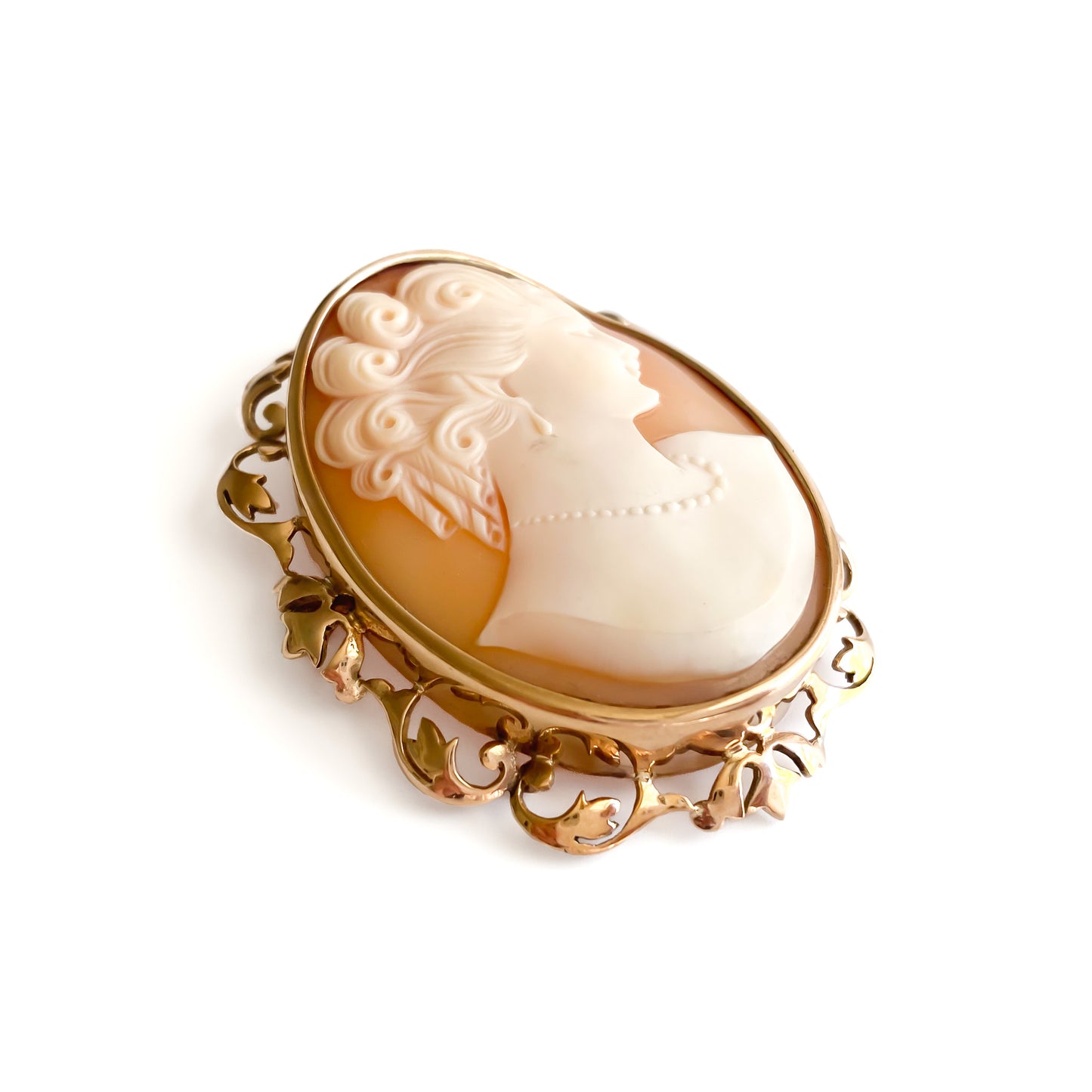 Beautifully carved cameo set in an ornate 9ct rose gold frame. Circa 1940’s