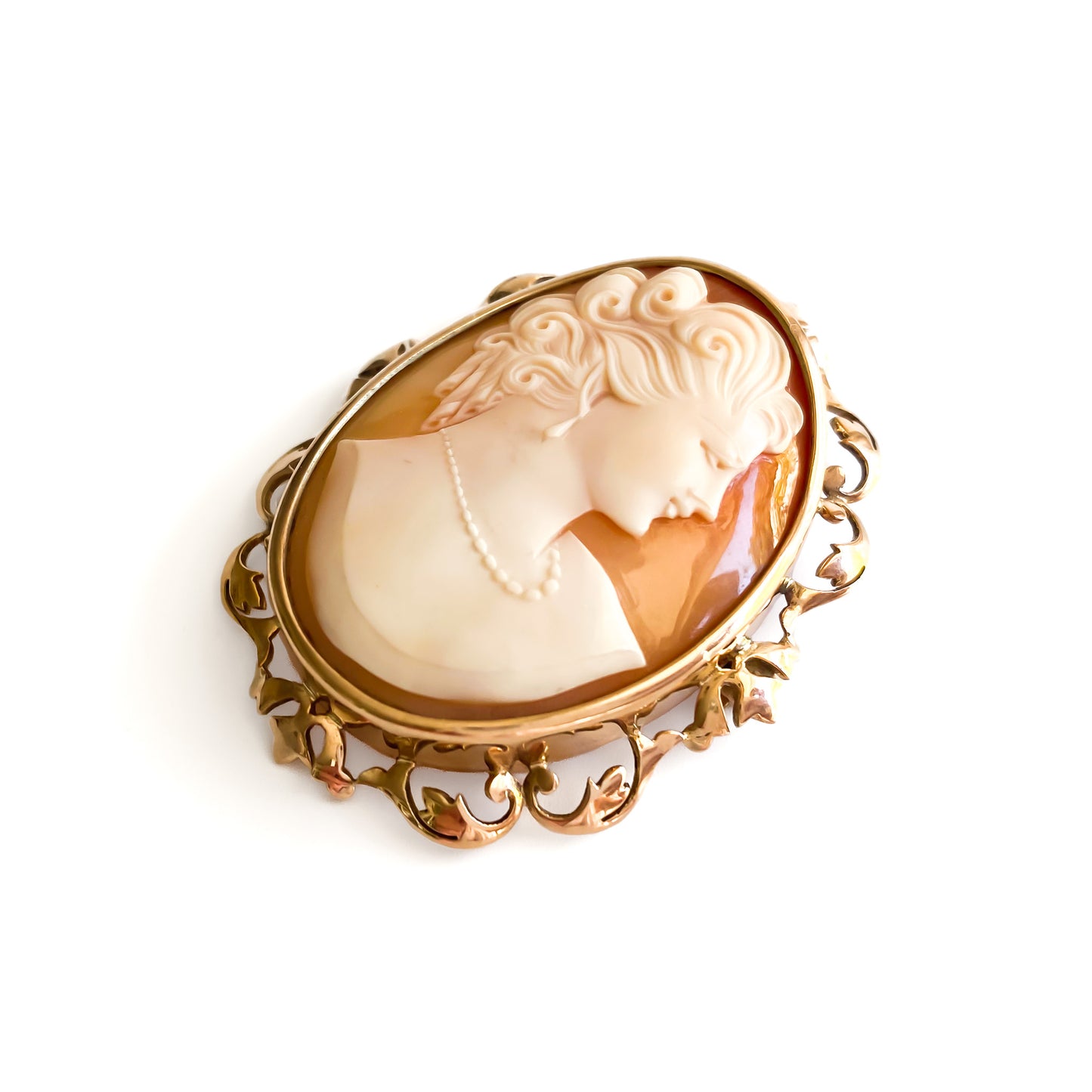 Beautifully carved cameo set in an ornate 9ct rose gold frame. Circa 1940’s