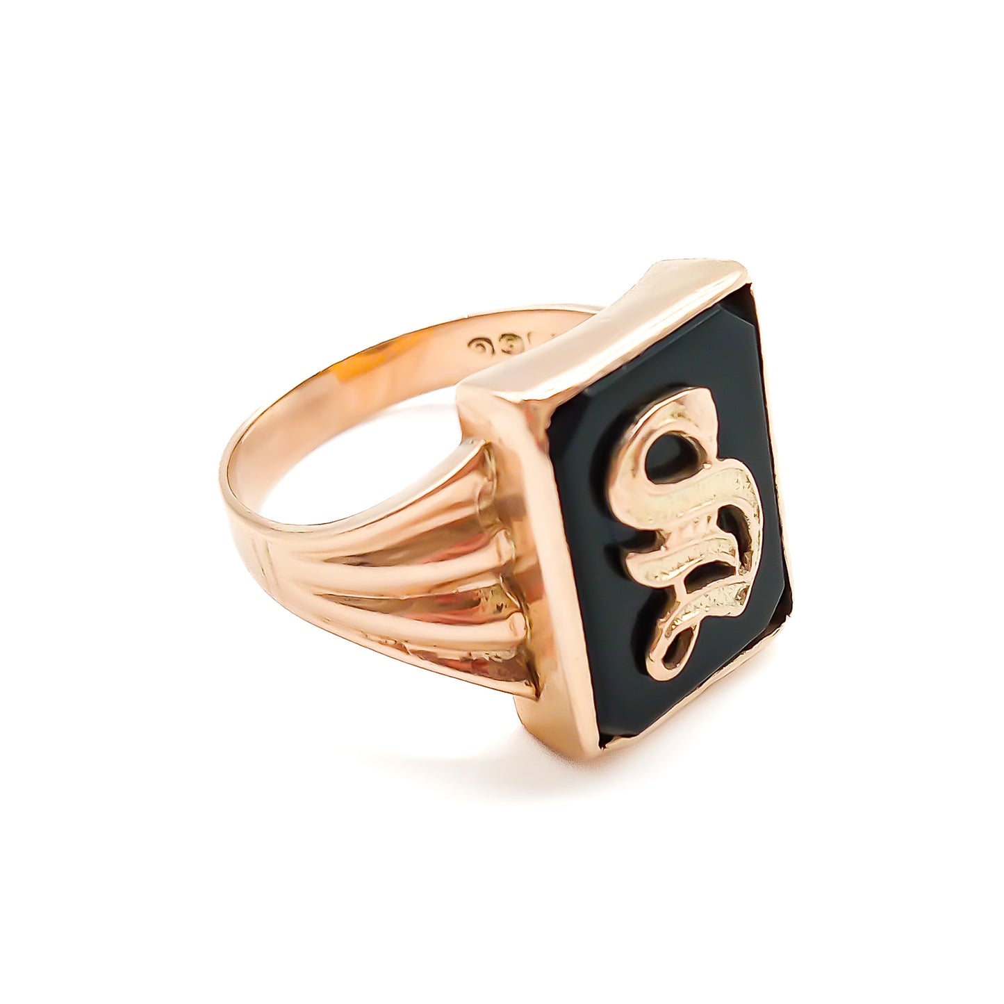 Classic 9ct Rose gold and onyx signet ring with a fancy script letter “S”. Circa 1930’s