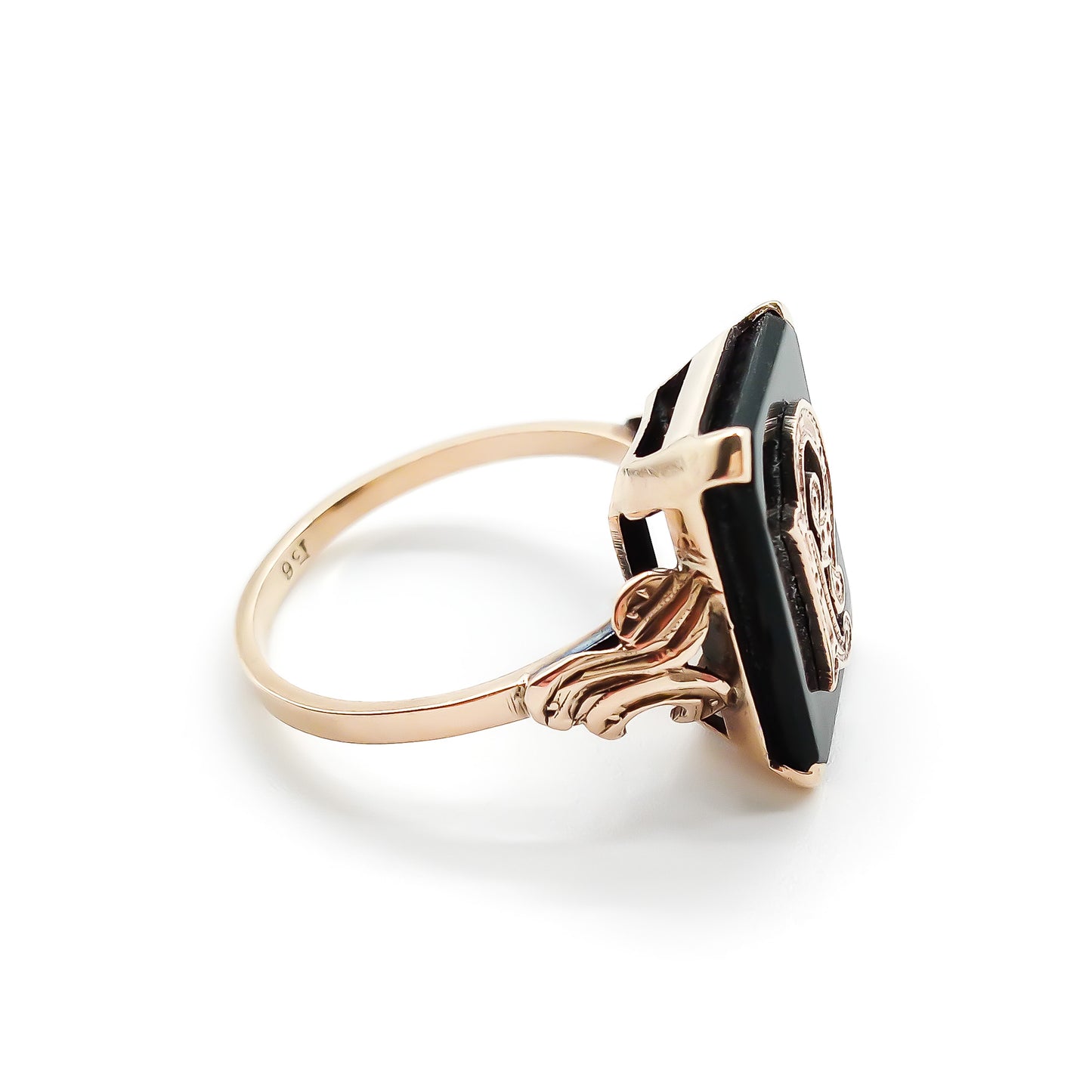 Charming 9ct rose gold and onyx signet ring with a fancy script letter “P”. Circa 1930’s