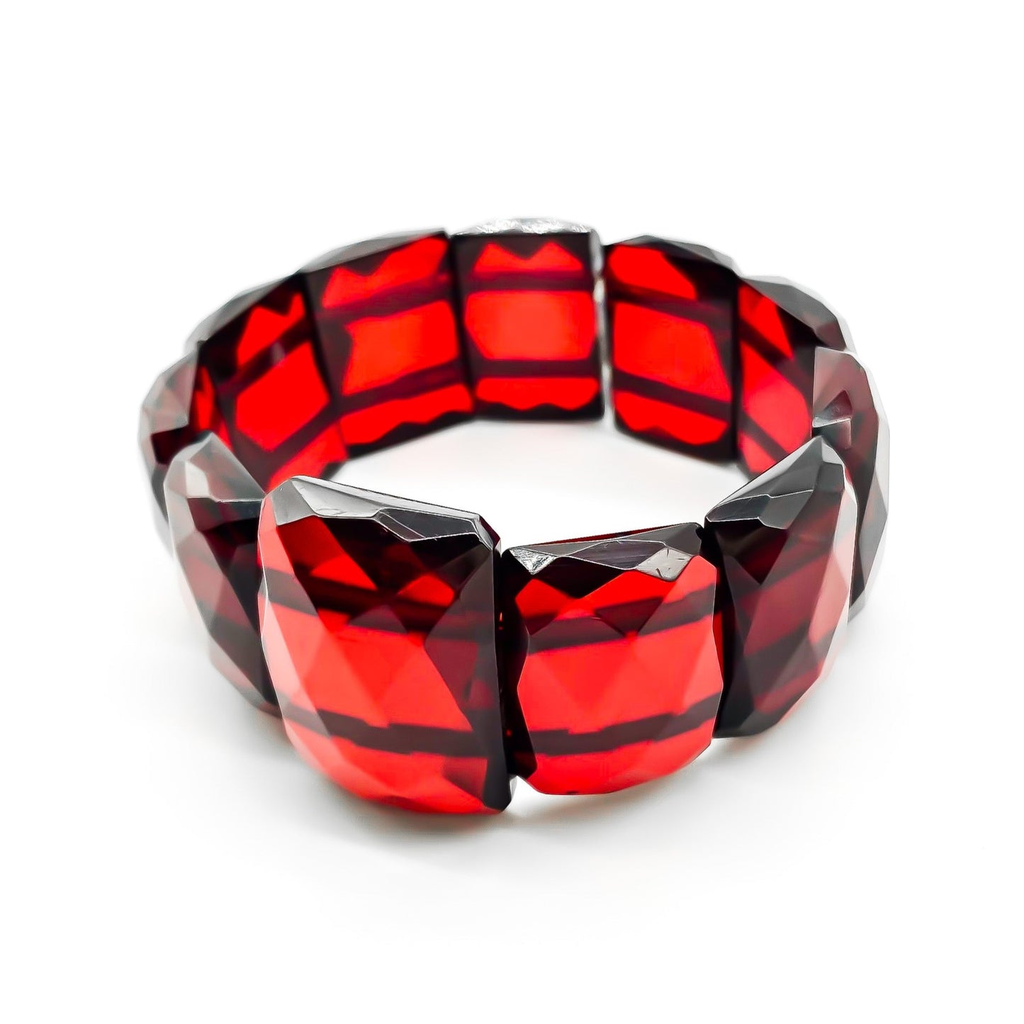 Beautifully faceted Art Deco cherry bakelite bracelet on elastic.