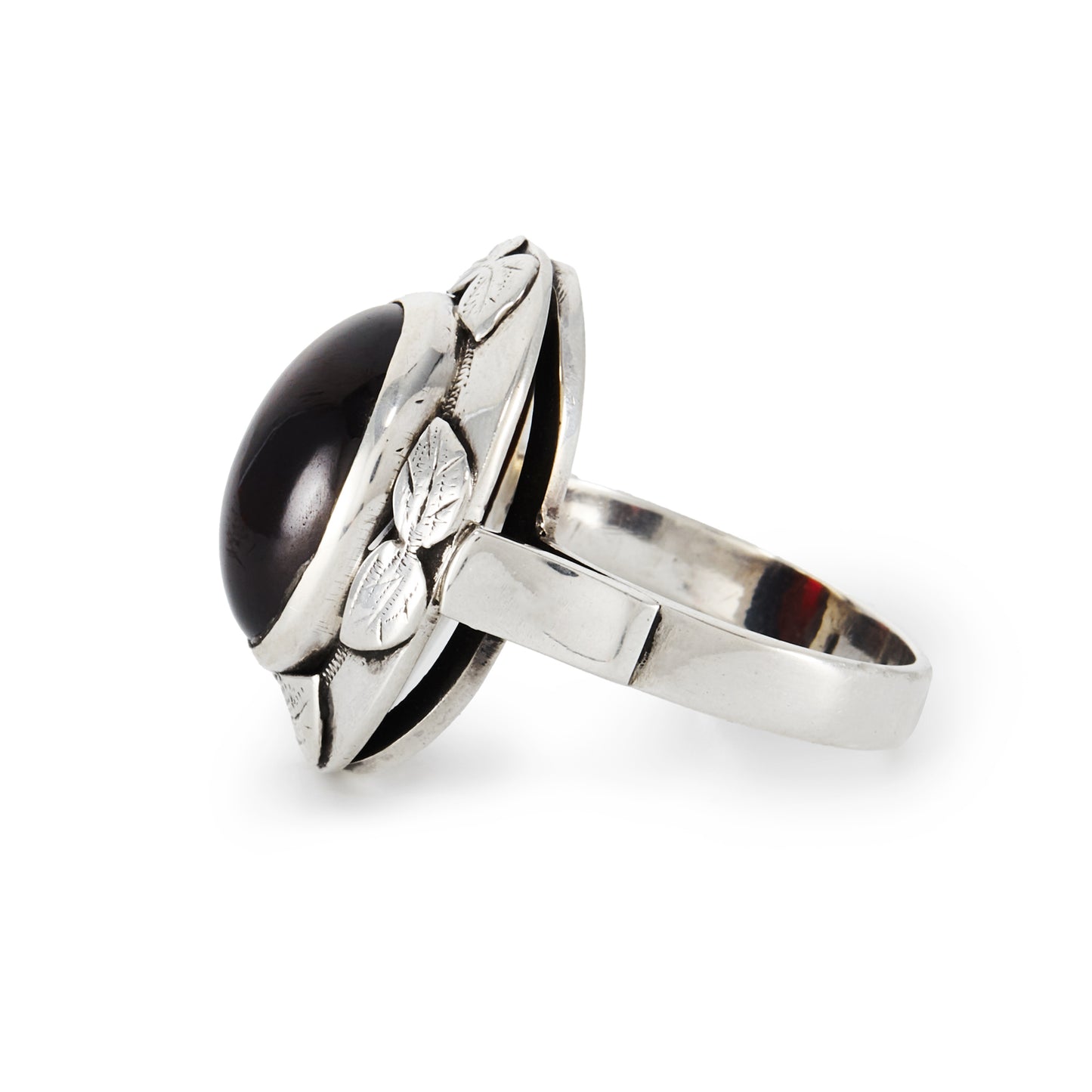 Lovely silver Arts and Crafts ring, set with a deep red oval cabochon garnet in an engraved leaf setting.