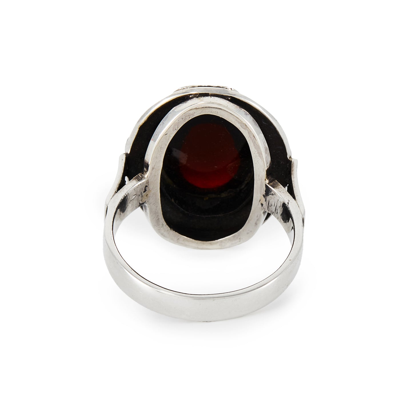 Lovely silver Arts and Crafts ring, set with a deep red oval cabochon garnet in an engraved leaf setting.