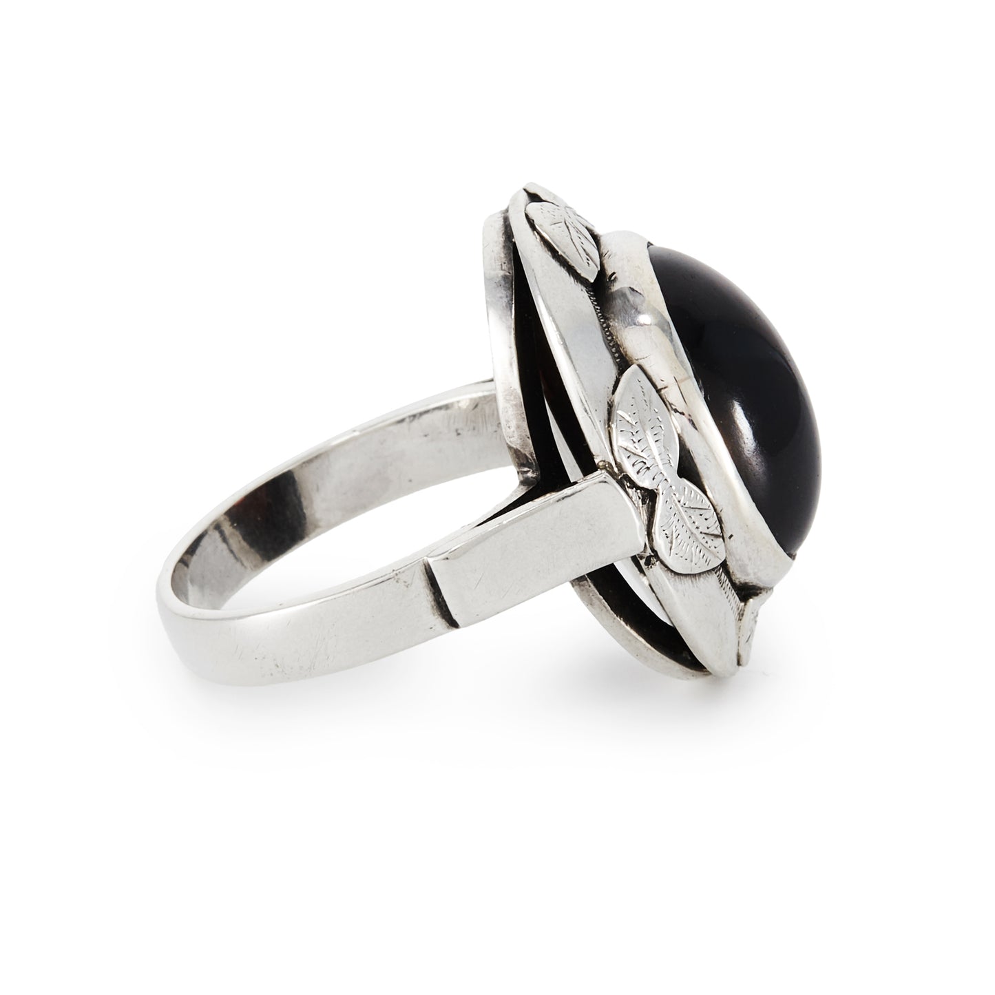 Lovely silver Arts and Crafts ring, set with a deep red oval cabochon garnet in an engraved leaf setting.