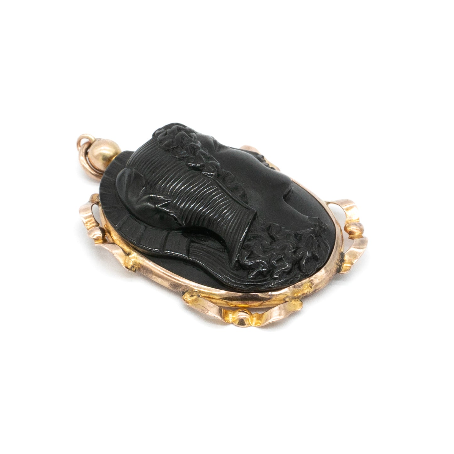 Lovely Victorian pendant set with a beautifully carved jet cameo depicting a classic roman head, with an ornate 9ct rose gold frame. London