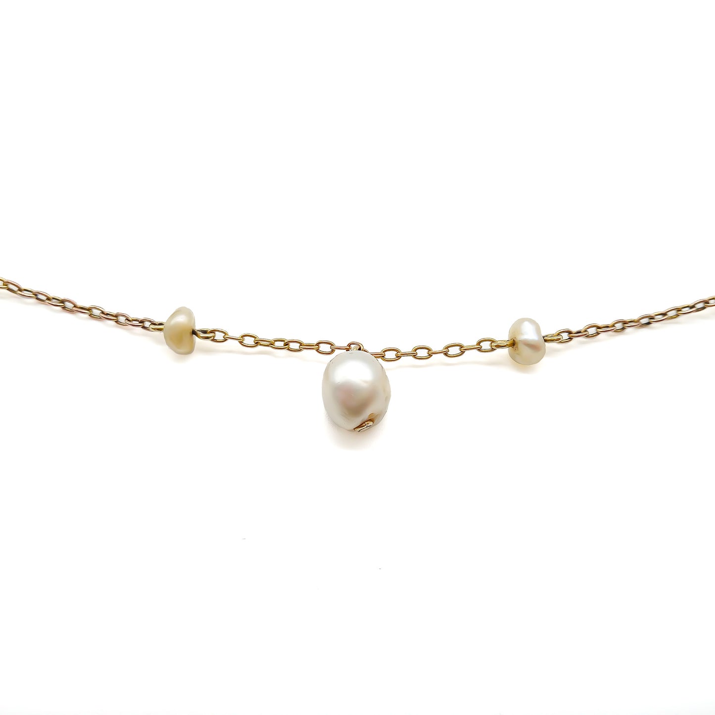 Stunning Edwardian 14ct yellow gold chain interspersed with graduating natural pearls and a larger pearl drop. Clasp attached to safety chain and set with six small seed pearls.