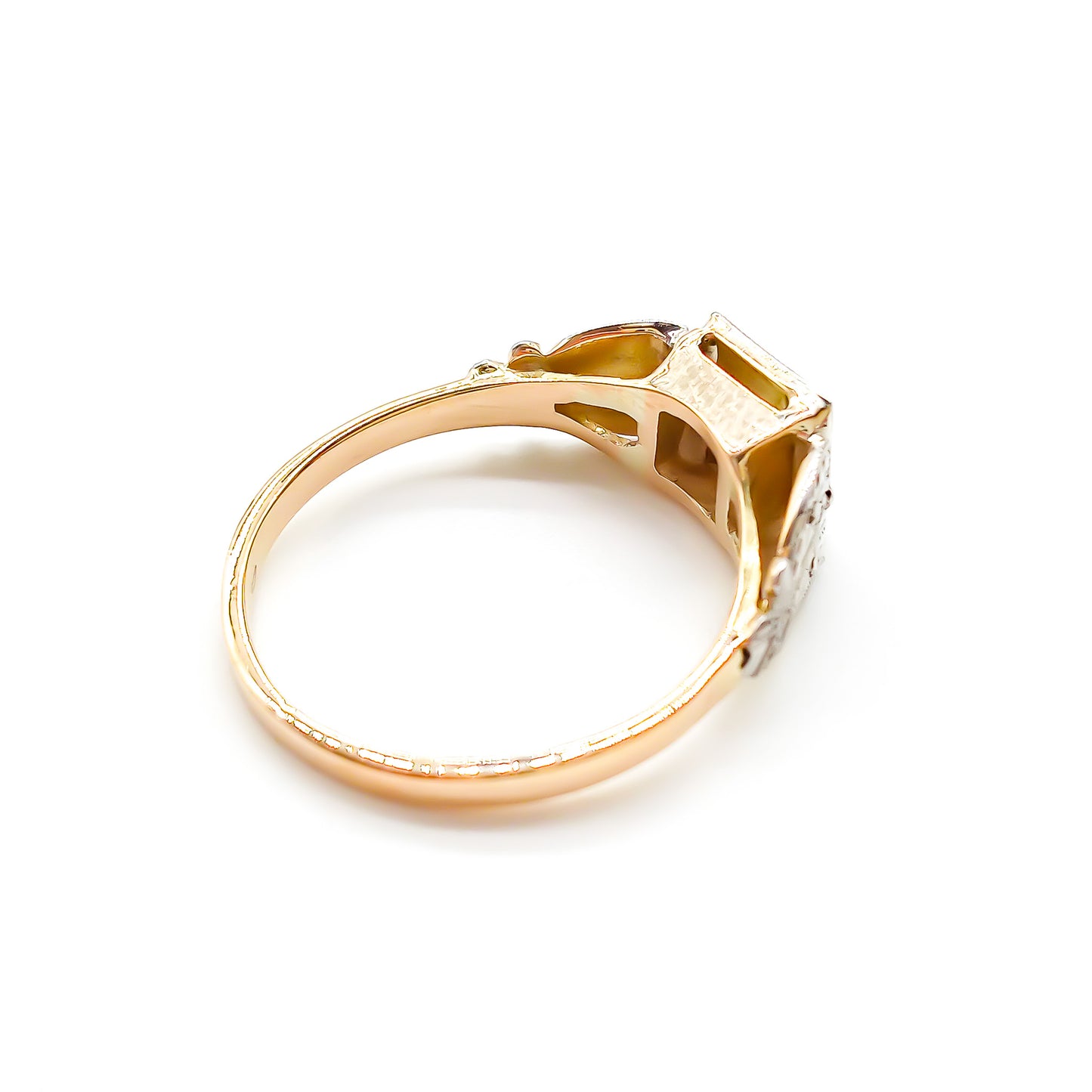 Beautifully engraved Edwardian white and yellow gold ring set with a sparkling 0.35ct old-European-cut centre diamond.