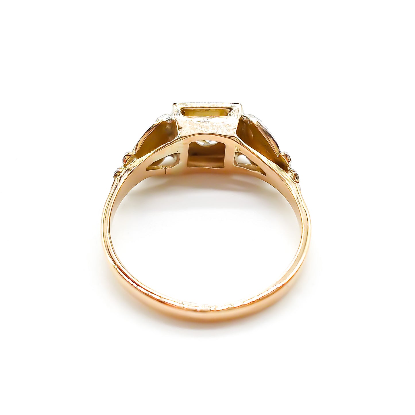 Beautifully engraved Edwardian white and yellow gold ring set with a sparkling 0.35ct old-European-cut centre diamond.