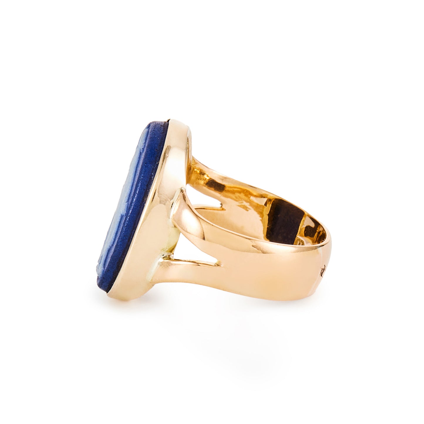 Edwardian 22ct gold ring set with a beautiful piece of blue and white Wedgwood ceramic depicting a classical figure of a woman. Fully hallmarked - London 1903