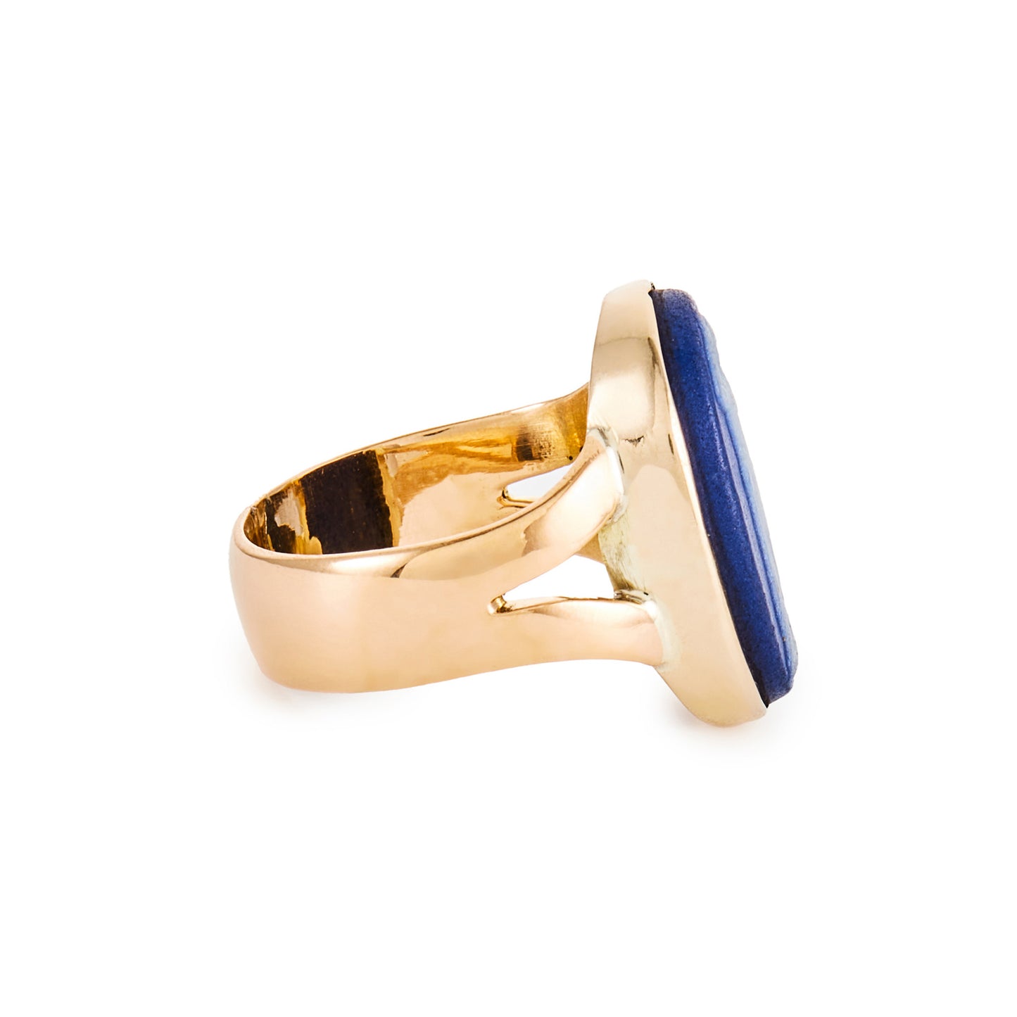 Edwardian 22ct gold ring set with a beautiful piece of blue and white Wedgwood ceramic depicting a classical figure of a woman. Fully hallmarked - London 1903