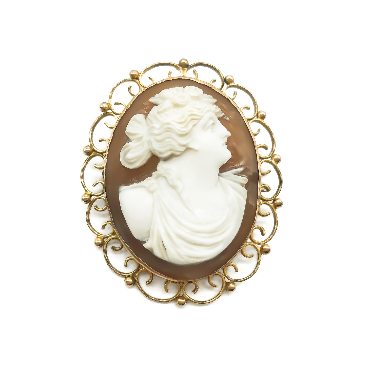 Beautifully carved Edwardian cameo brooch with an ornate 9ct gold frame.