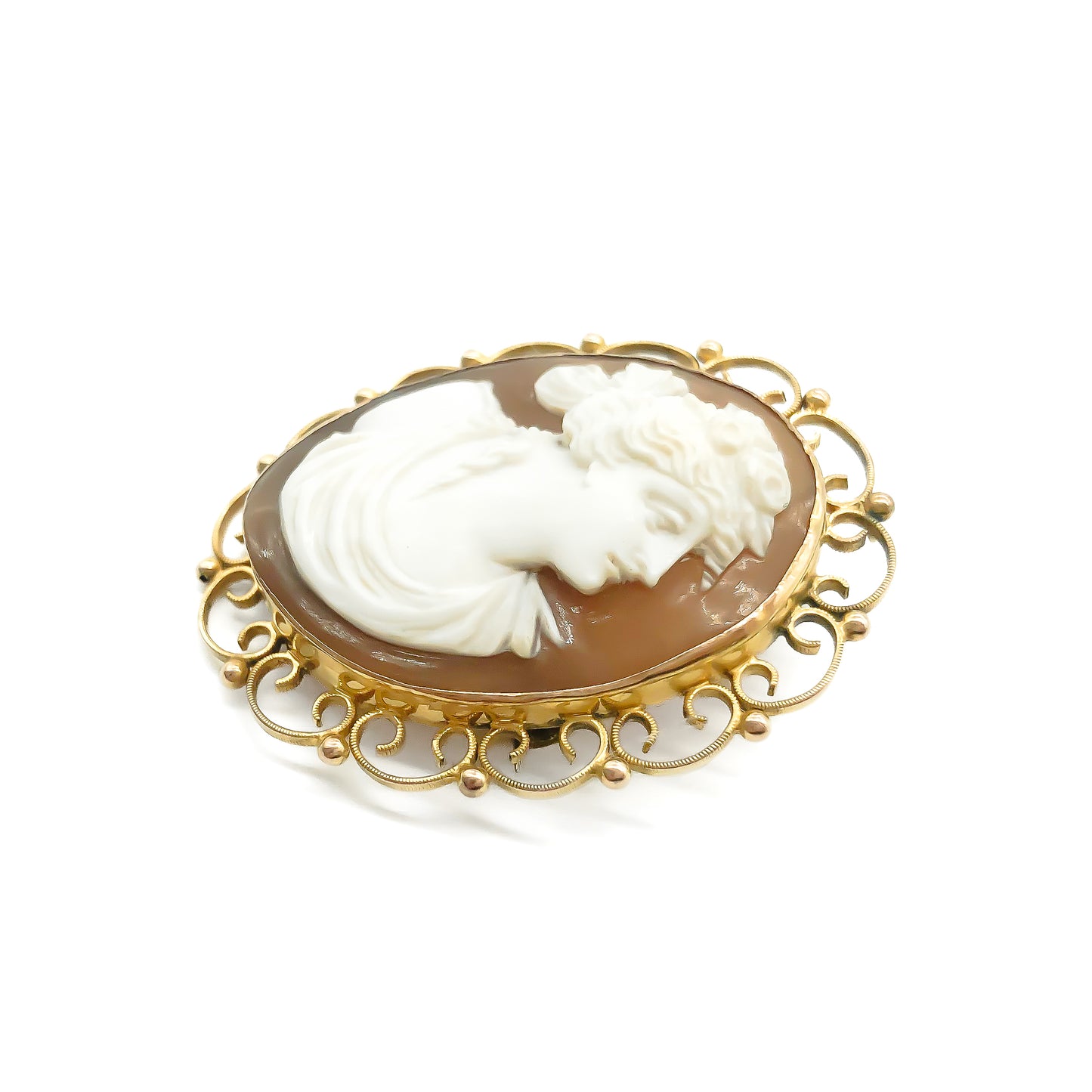 Beautifully carved Edwardian cameo brooch with an ornate 9ct gold frame.