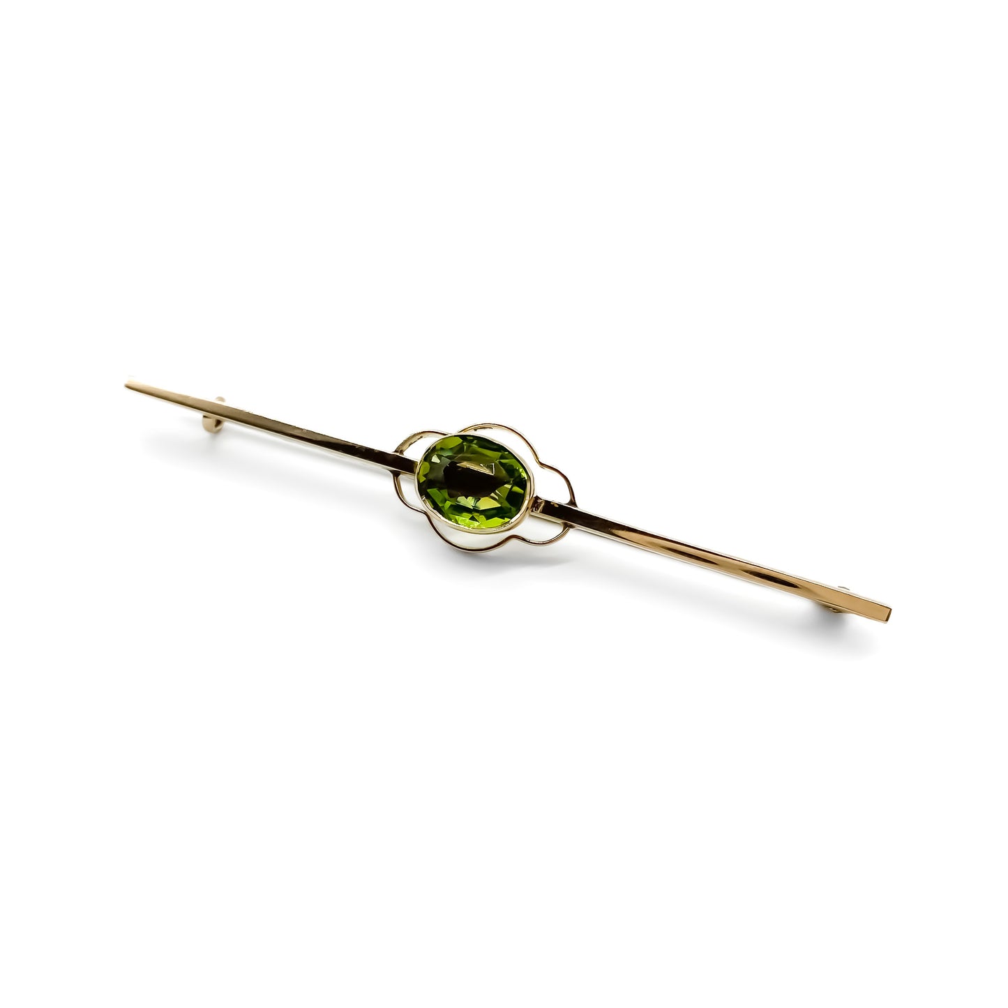 Pretty 9ct rose gold Edwardian bar brooch set with a beautiful oval peridot.