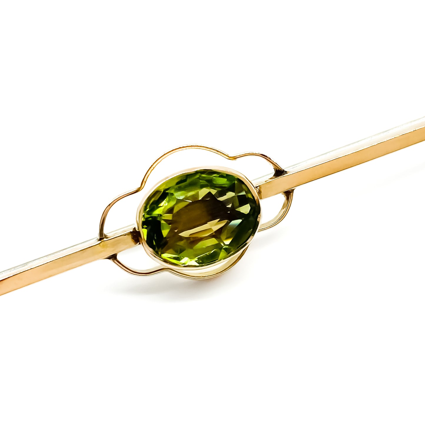 Pretty 9ct rose gold Edwardian bar brooch set with a beautiful oval peridot.