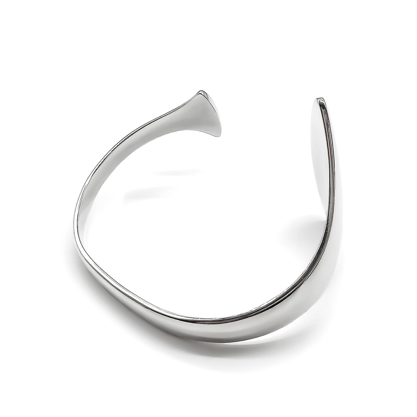 Very stylish vintage Georg Jensen sterling silver bangle designed by Hans Hansen.