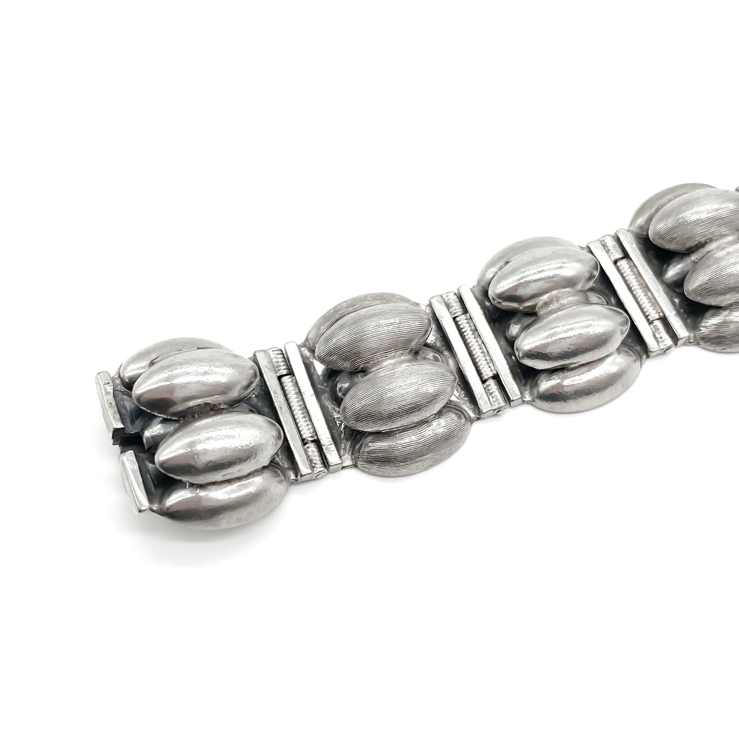 Classic articulated nine link silver bracelet. Designer: Belgiorno. Argentina. Circa 1940’s