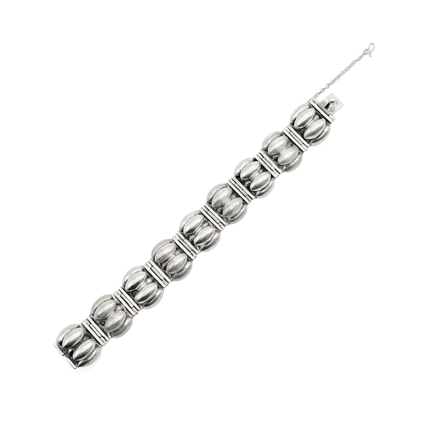 Classic articulated nine link silver bracelet. Designer: Belgiorno. Argentina. Circa 1940’s