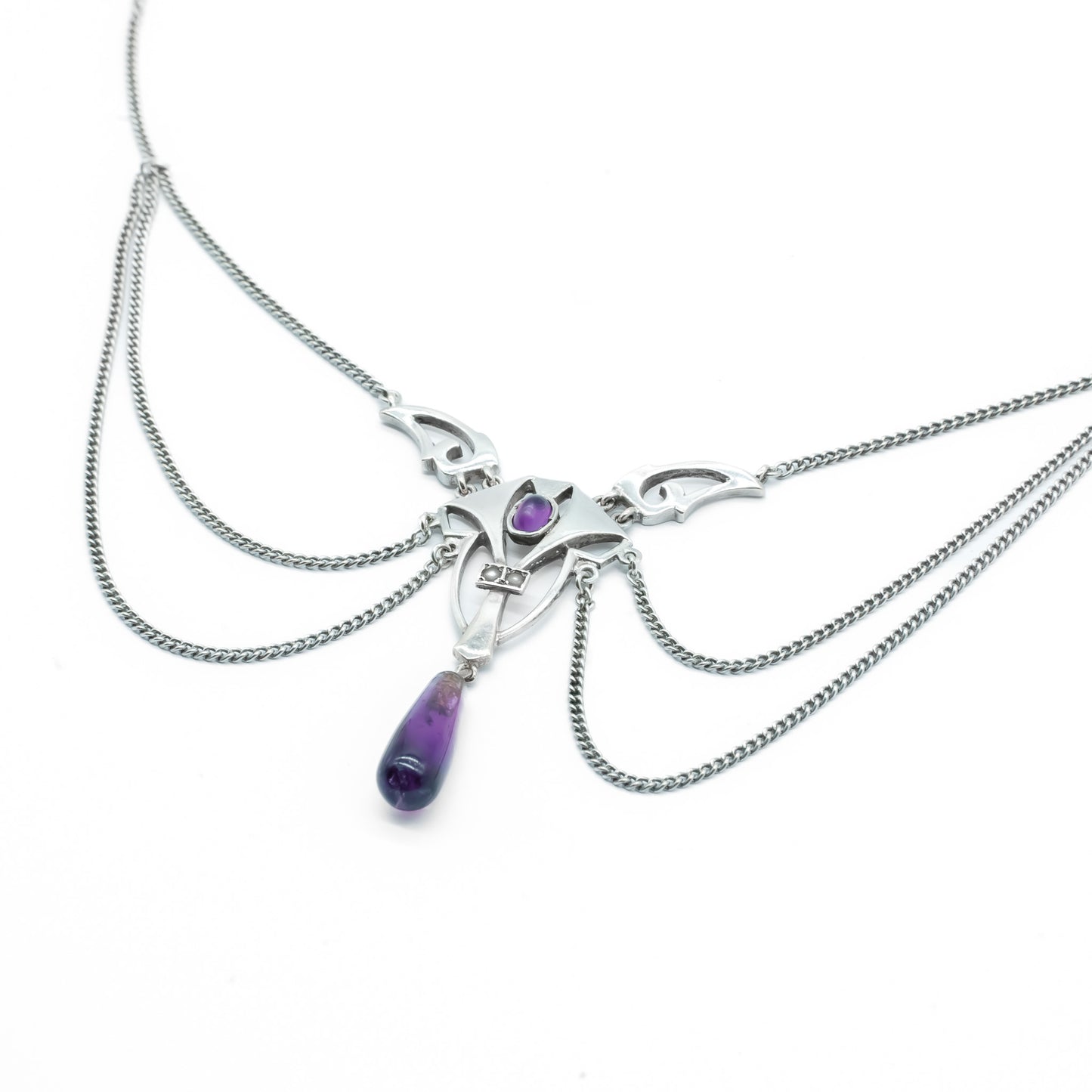 Stylish silver Jugendstil festoon necklace set with an oval amethyst, an amethyst drop and two small seed pearls.