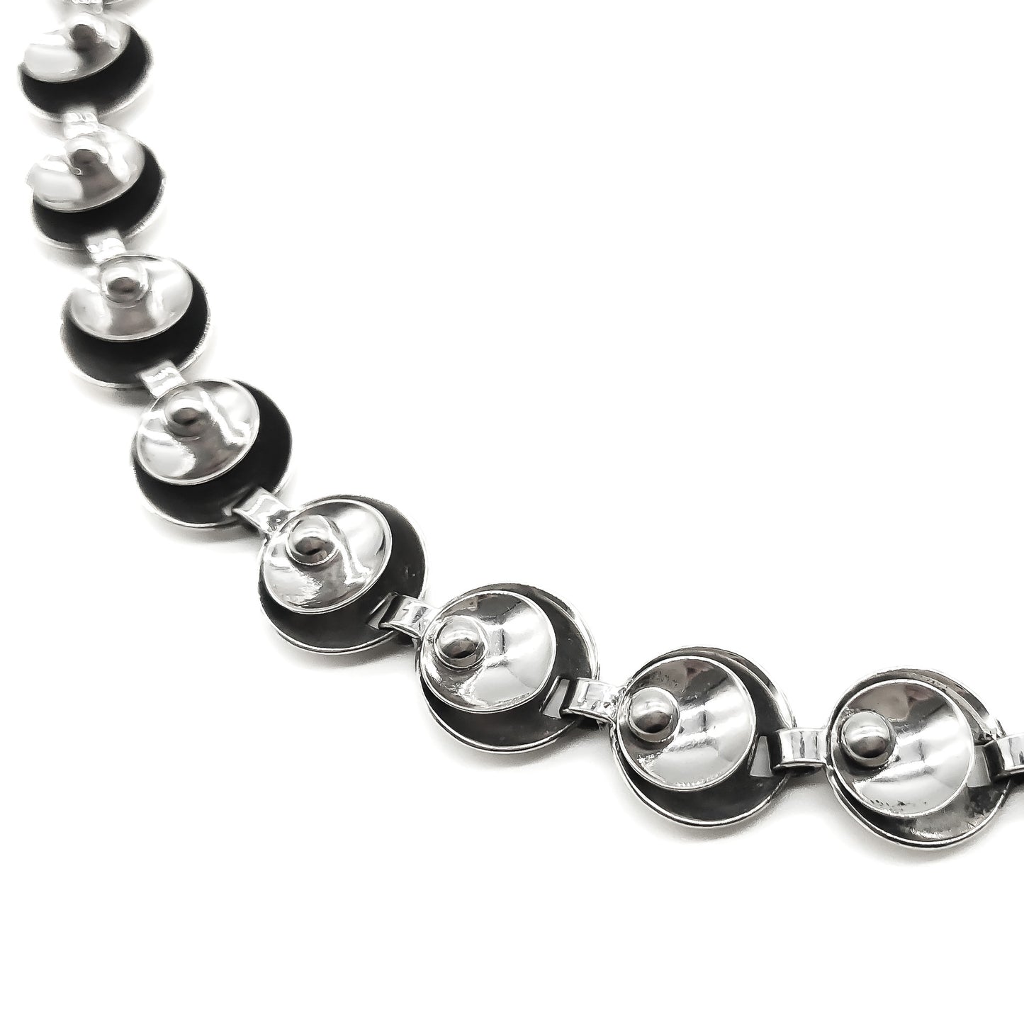 Silver 1940’s Scandinavian necklace with round three-dimensional links.