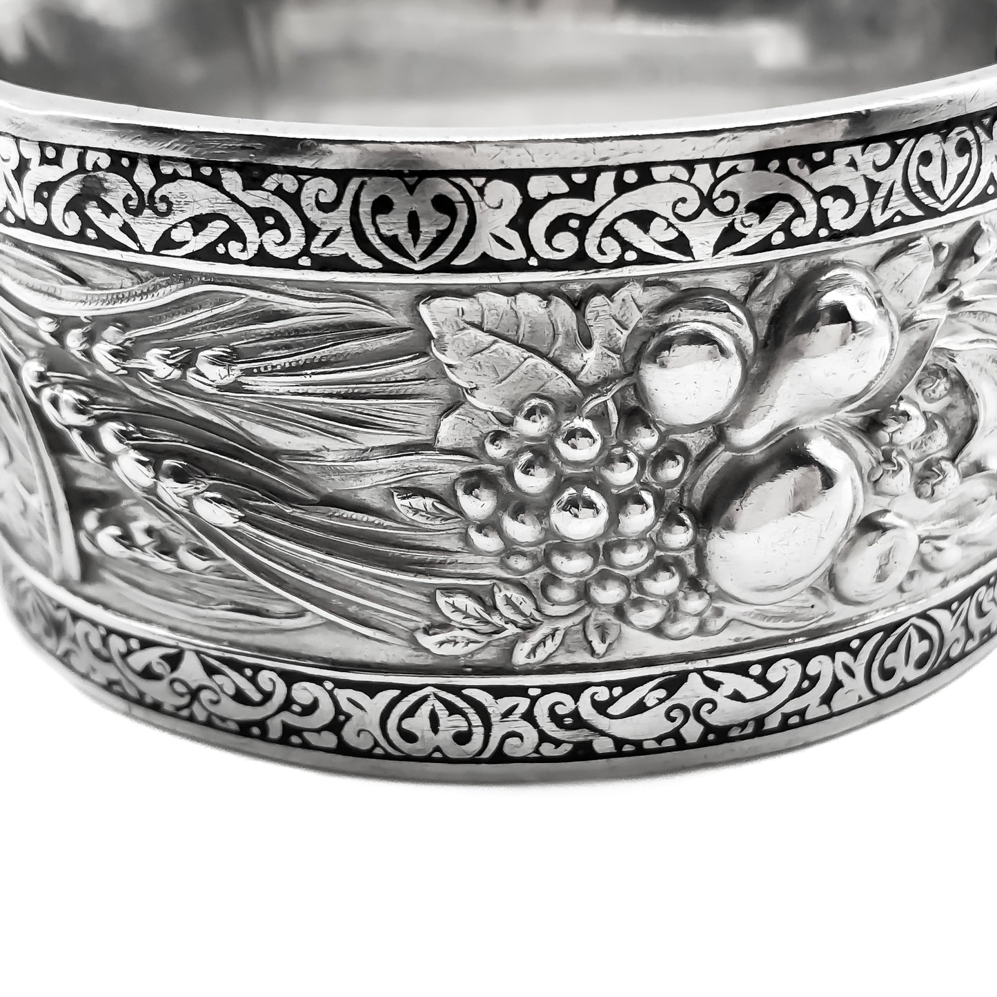 Beautiful silver bangle with lovely repoussé detail and black enamel borders. Safety chain attached. Portuguese hallmarks. Circa 1940’s