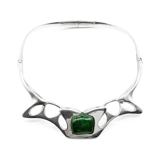 Very stylish sterling silver Mexican choker set with a natural green stone. Designed by Erika Hult De Corral (RIC)  Taxco. Eagle Hallmark (Post 1947)