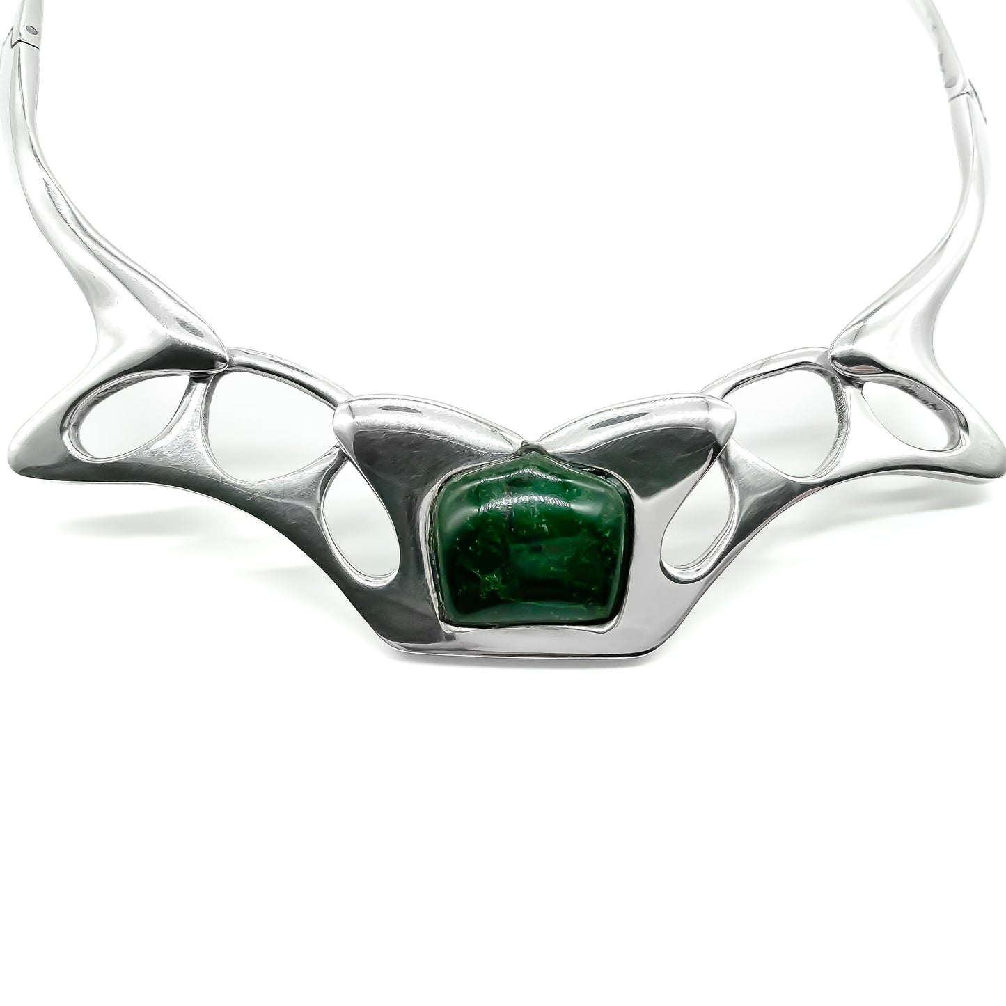 Very stylish sterling silver Mexican choker set with a natural green stone. Designed by Erika Hult De Corral (RIC)  Taxco. Eagle Hallmark (Post 1947)