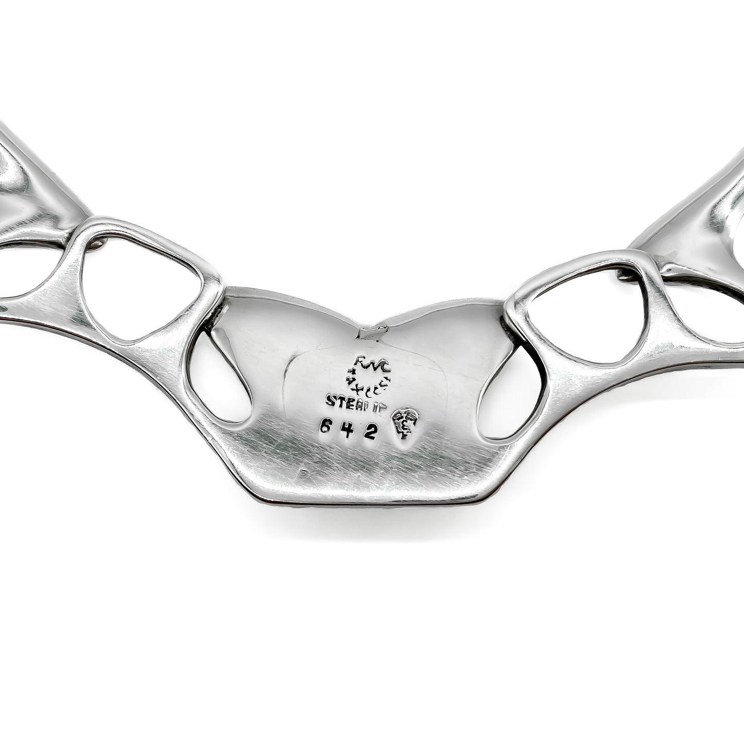 Very stylish sterling silver Mexican choker set with a natural green stone. Designed by Erika Hult De Corral (RIC) Taxco. Eagle Hallmark (Post 1947)