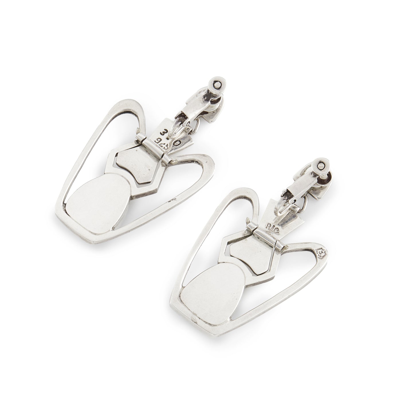 Stunning sterling silver Mexican earrings, set with natural green gemstones. Screw back fasteners. Eagle Mark (pre 1979).
Designer: Erika Hult de Corral.