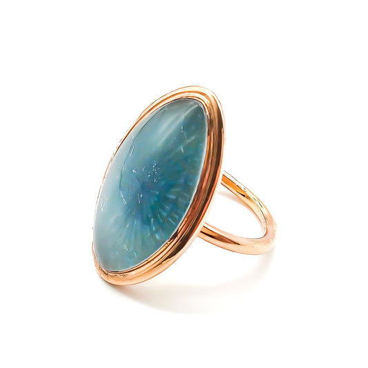 Lovely Victorian 9ct rose gold ring with sea-blue enamelling under domed glass.