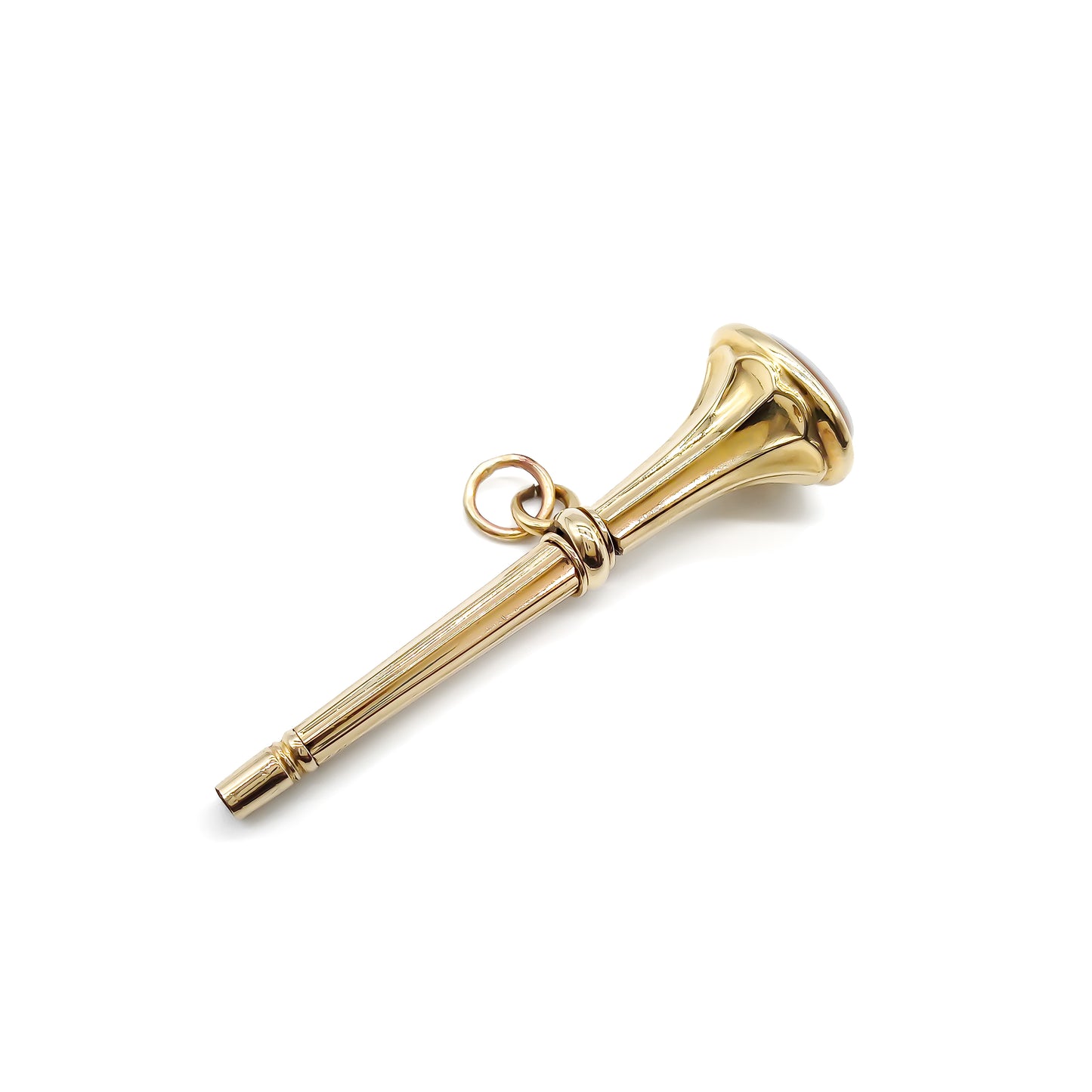 Classic Victorian 9ct gold watch key, set with a sardonyx stone. 