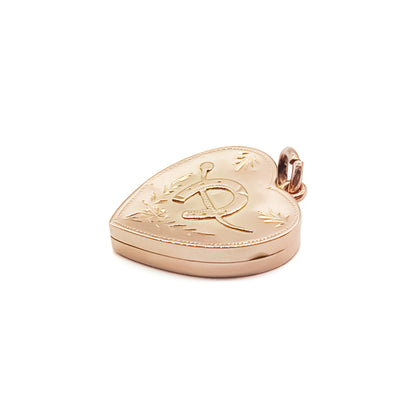 Lovely Victorian 9ct rose gold heart locket with a horseshoe design on the front.